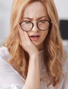 girl with glasses in severe pain